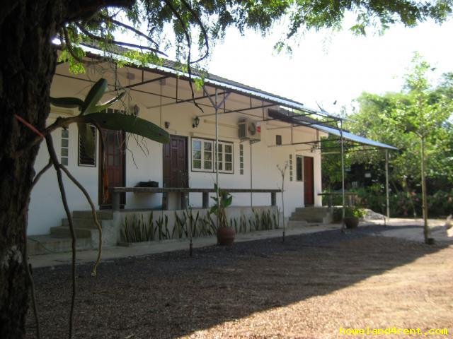 บ้านในสวนอรญา Baan Nai Suan Oraya