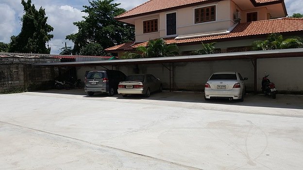 พี เพลส อพาร์ทเม้นท์ P. Place Apartment