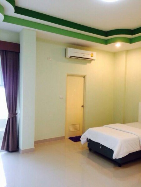 แกรนด์จรูญรัตน์ อพาร์ทเม้นท์ Grand Jaroonrat Apartment