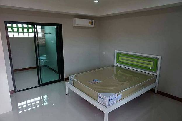 เจ.บี.เฮ้าส์ JB House