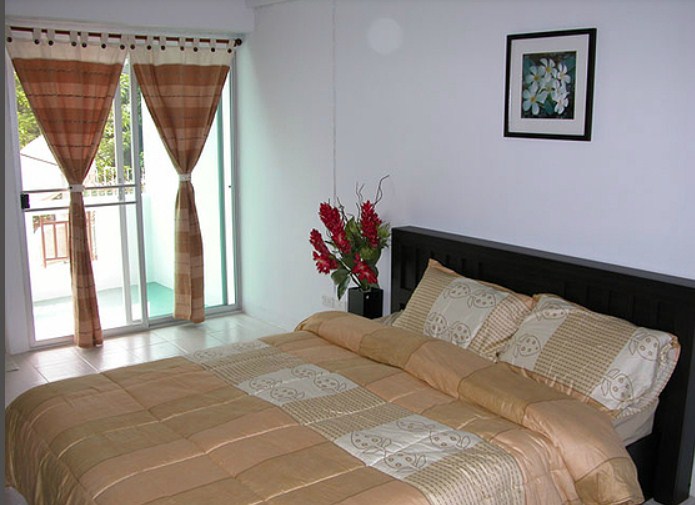 เชส โนนา คอร์ท Chez Nona Court
