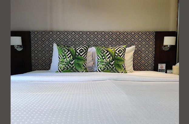 พาร์คศาลาแดง เซอร์วิสอพาร์ทเมนท์ Park Saladaeng Serviced Apartments