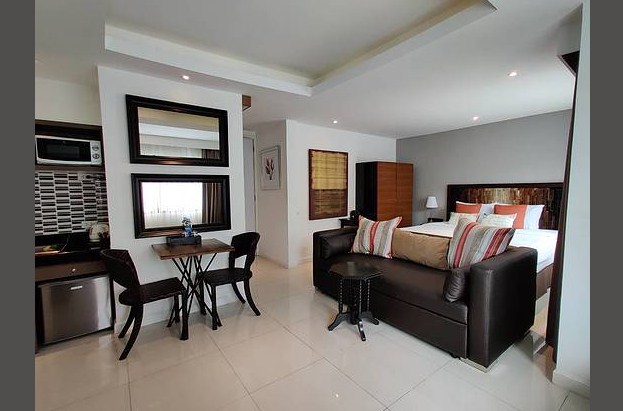 พาร์คศาลาแดง เซอร์วิสอพาร์ทเมนท์ Park Saladaeng Serviced Apartments