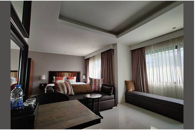 พาร์คศาลาแดง เซอร์วิสอพาร์ทเมนท์ Park Saladaeng Serviced Apartments