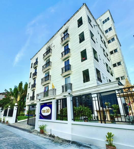 เดอะ ทเวนตี้ อพาร์ทเม้นท์ The 20 Apartment