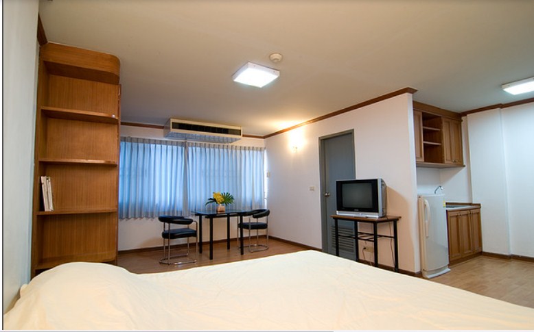 อพาร์ทเม้นท์บ้านริมสาทร Baan Rim Sathorn Serviced Apartment