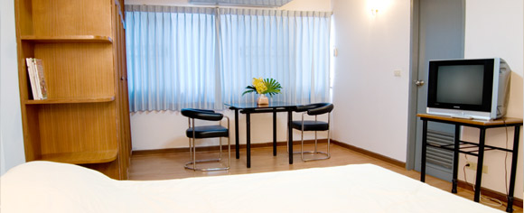 อพาร์ทเม้นท์บ้านริมสาทร Baan Rim Sathorn Serviced Apartment