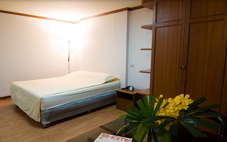 อพาร์ทเม้นท์บ้านริมสาทร Baan Rim Sathorn Serviced Apartment