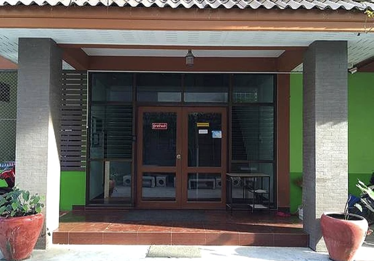 หอพักสตรี บ้านชมเดือน Ban Chom Duean