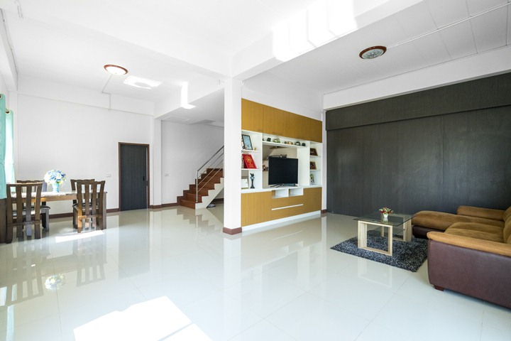 บ้านศิริทรัพย์ 4 ถนนเศรษฐกิจ