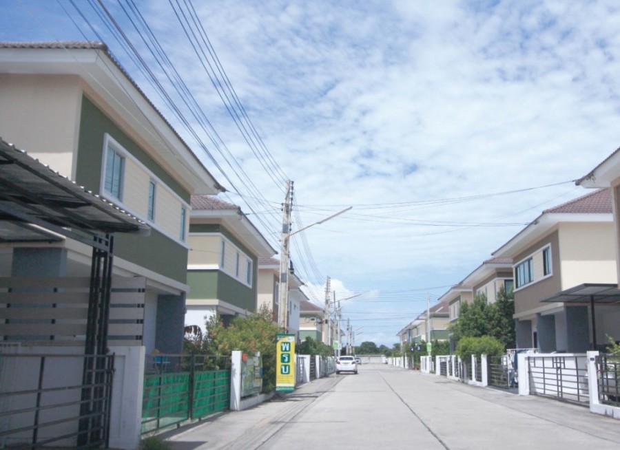 เดอะ ลิฟวิ่ง บ้านฉาง-หาดพยูน