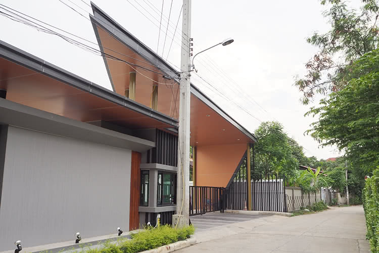  โฟร์ซีซั่น ราชพฤกษ์