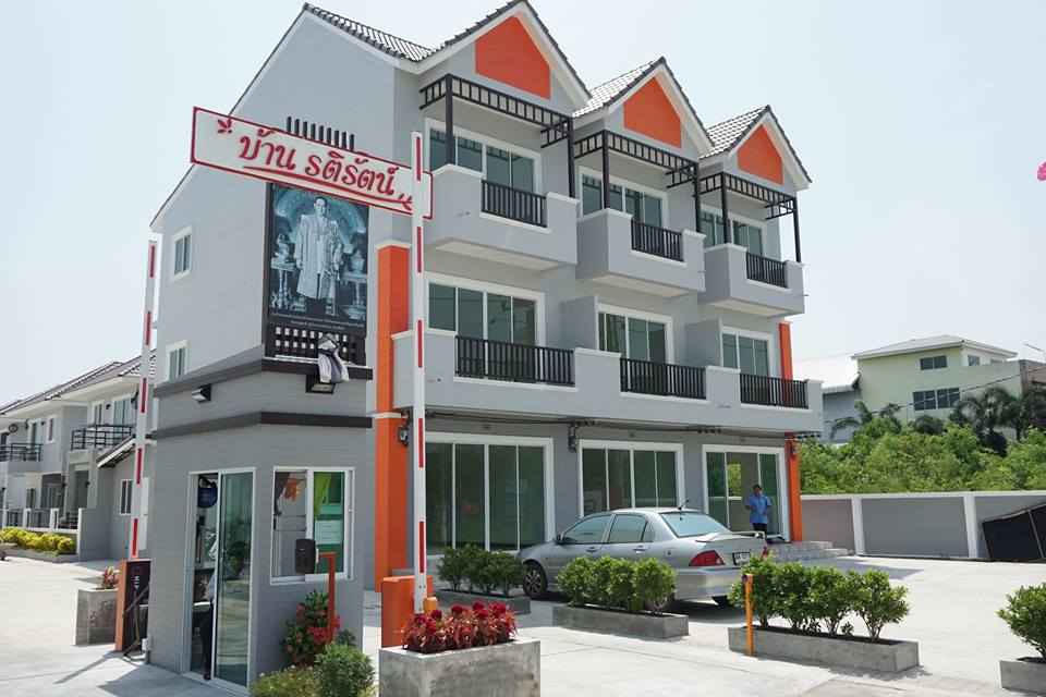 บ้านรติรัตน์ บ้านกล้วย-ไทรน้อย Baan Ratirat Ban Kluay-Sainoi