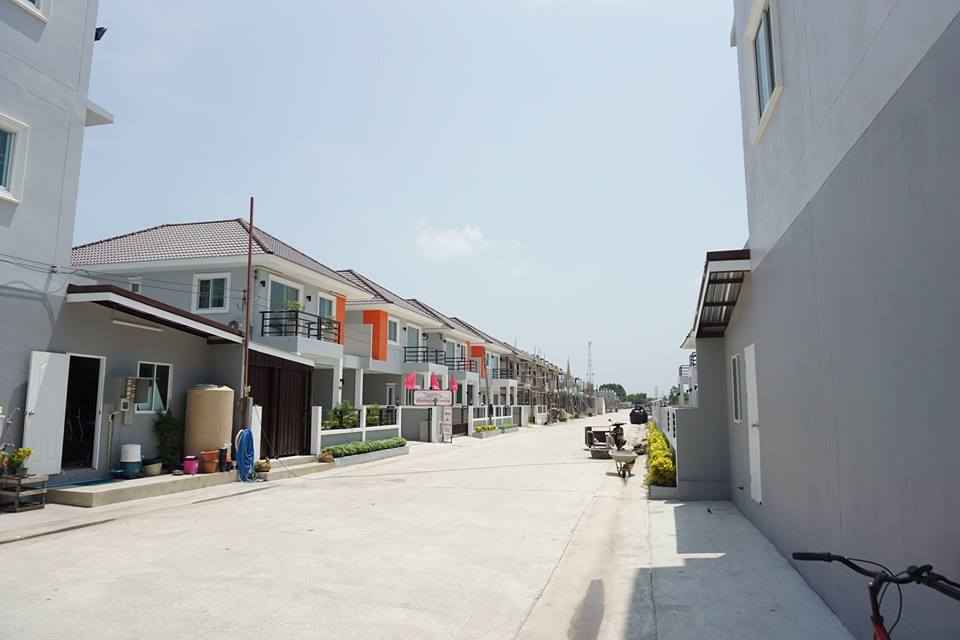 บ้านรติรัตน์ บ้านกล้วย-ไทรน้อย Baan Ratirat Ban Kluay-Sainoi