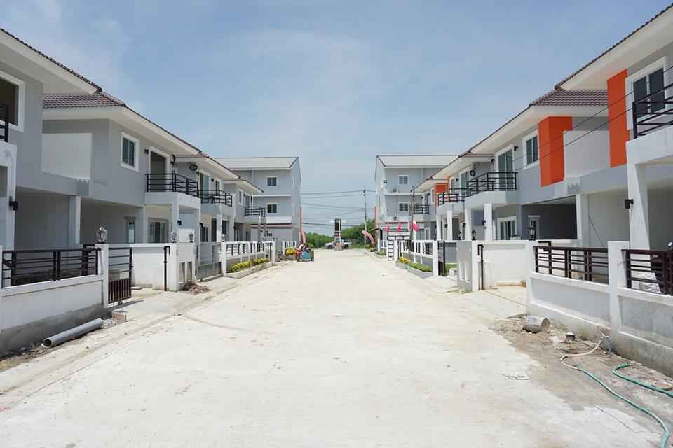 บ้านรติรัตน์ บ้านกล้วย-ไทรน้อย Baan Ratirat Ban Kluay-Sainoi