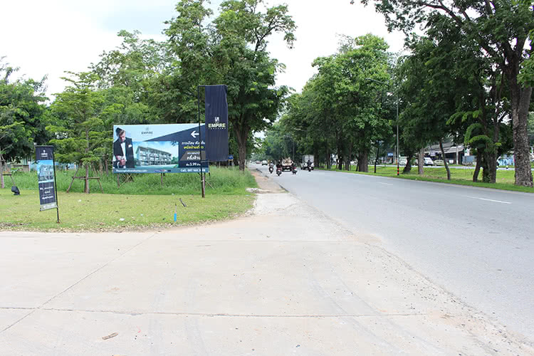 ดิ เอ็มไพร์ สามแยกปักธงชัย The Empire Pakthongchai Junction