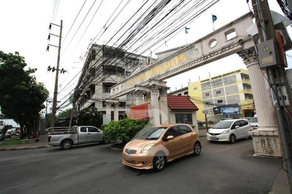 หมู่บ้านศรีเพชร เพชรเกษม 106 Sripetch Petchkasem 106