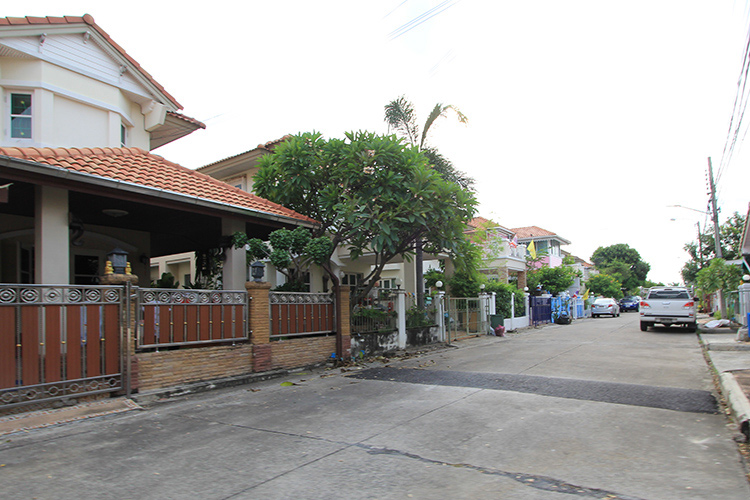 ชวนชื่น ศรีนครินทร์-เทพารักษ์ Chuanchuen Srinakarin-Theparak