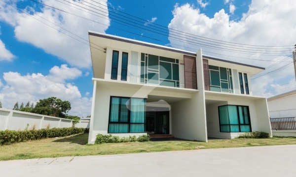 บิ๊กเกอร์ โฮม แกรนด์ ทาวน์โฮม Bigger Home Grand Townhome