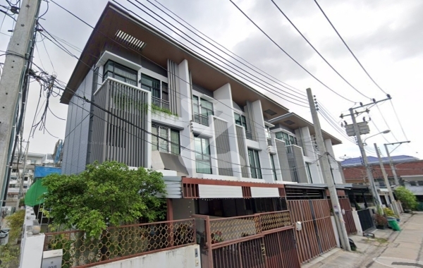 โคซี่ โชคชัย 4 ซอย 18 แยก 2 Cozy Chokchai 4 Soi 18 Yaek 2