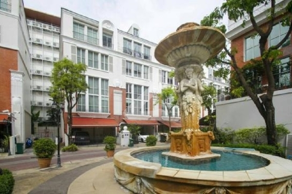 บ้านกลางกรุง บริติชทาวน์ ทองหล่อ Baan Klang Krung British Town Thonglor