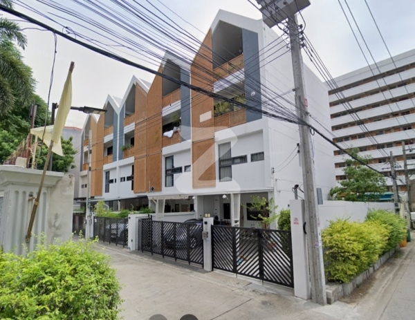 เดอะ ล็อฟท์ บาย ไอ-เซน นาคนิวาส 48 แยก 7 The Loft by I-Zen Nakniwat 48 Yaek 7