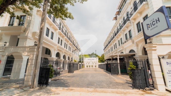 เดอะ ริช อเวนิว โบ๊เบ๊-ดำรงรักษ์ The Rich Avenue Bobae-Damrongrak