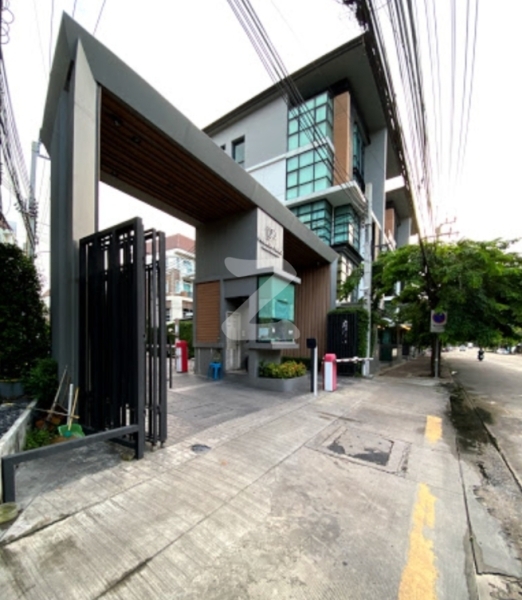 พรีเมี่ยมเพลส เอกมัย-รามอินทรา 2 Premium Place Ekamai-Ramintra 2