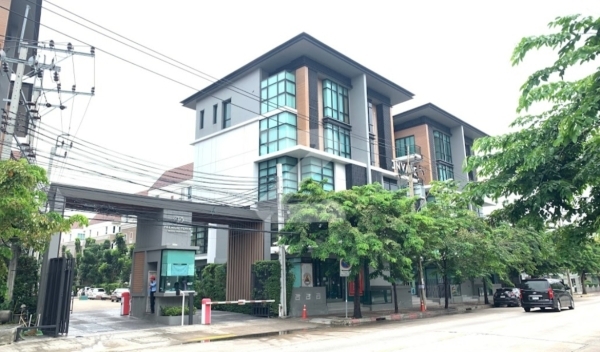 พรีเมี่ยมเพลส เอกมัย-รามอินทรา 2 Premium Place Ekamai-Ramintra 2