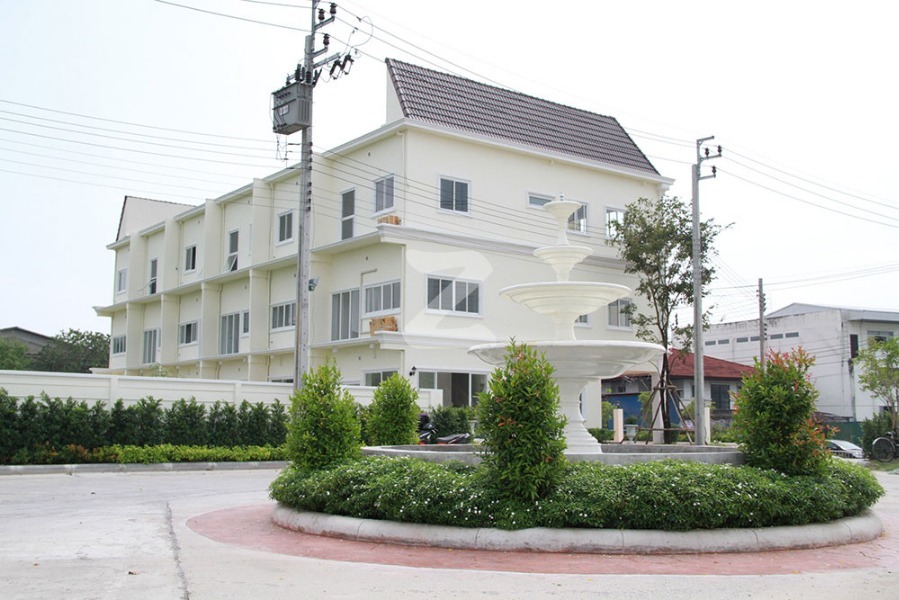 เดอะ เวลลิงตัน ทาวน์โฮม ศรีนครินทร์ The Wellington Townhome Srinakarin