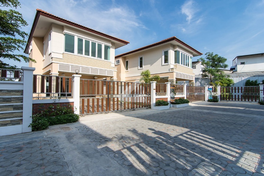 เดอะ ไพรเวทเฮ้าส์ สวนผัก 50 The Private House Suanphak 50