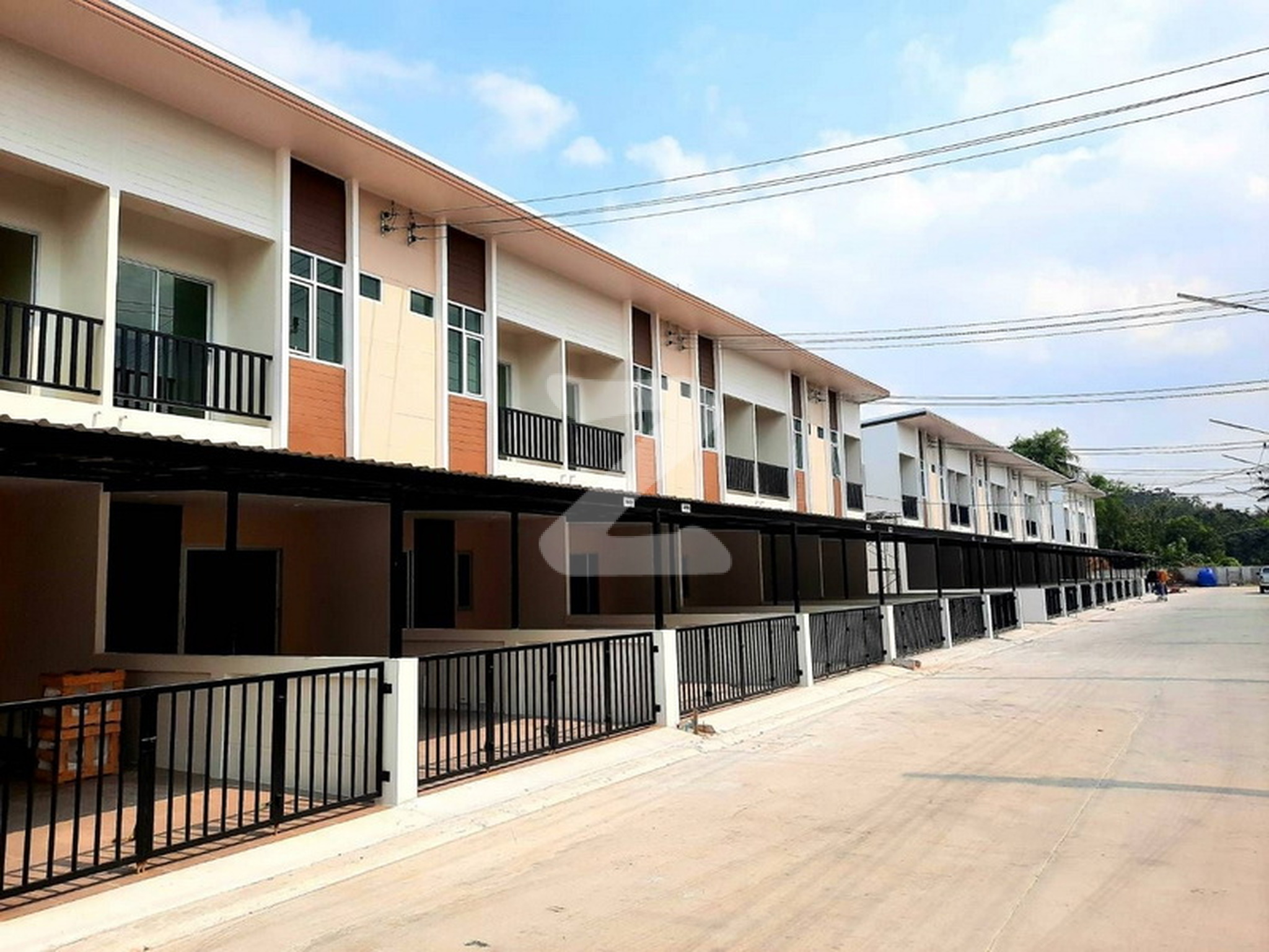 โกลเด้นทาวน์ แหลมฉบัง-ศรีสุวิช Golden Town Laem Chabang-Srisuvit