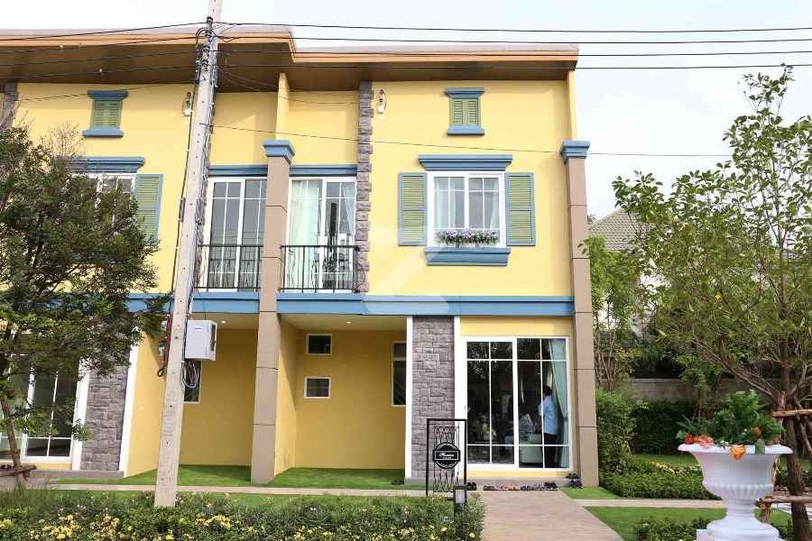 โกลเด้น ทาวน์ รัตนาธิเบศร์-สถานีรถไฟฟ้าไทรม้า Golden Town Rattanathibet-Saima Station