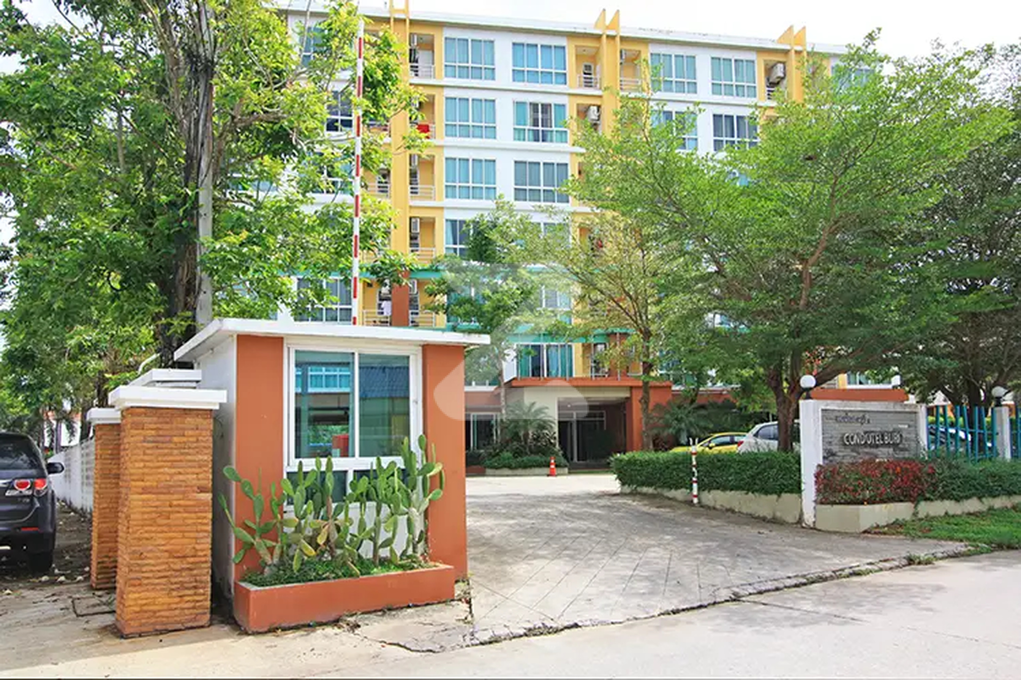 คอนโดเทลบุรี 1 Condotel Buri 1