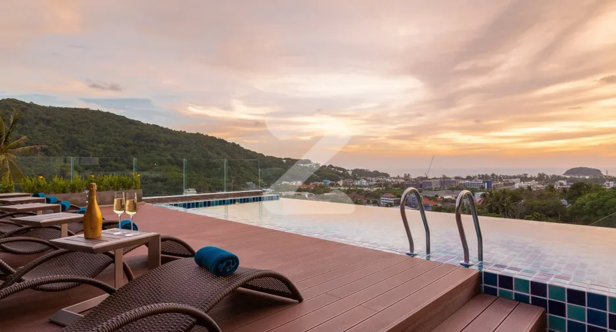 สเพลนดิด คอนโดมิเนียม Splendid Condominium