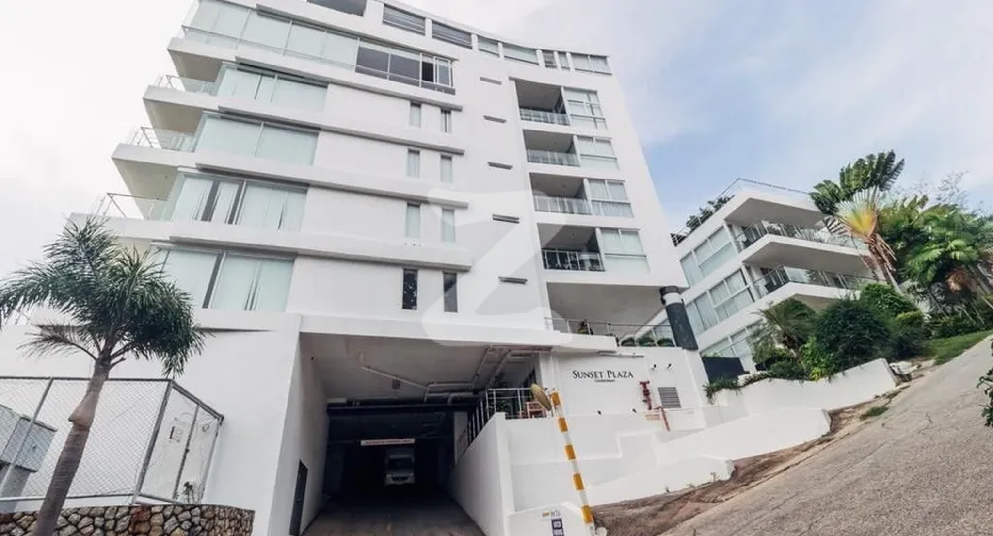 ซันเซ็ท พลาซ่า คอนโดมิเนียม Sunset Plaza Condominium