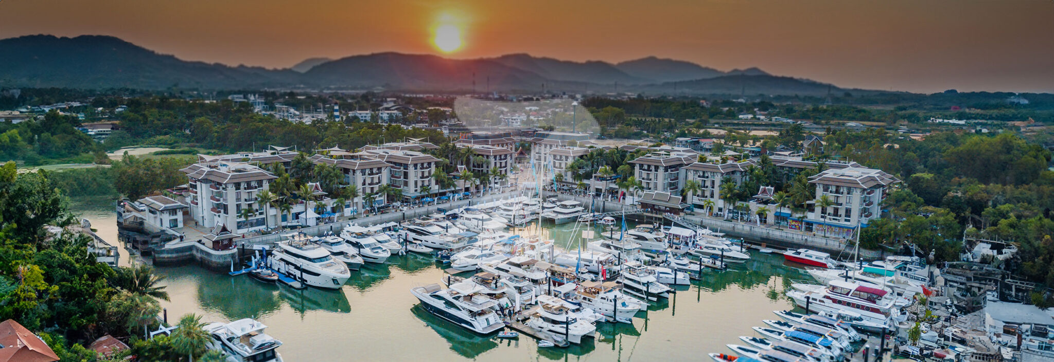 รอยัล ภูเก็ต มารีน่า Royal Phuket Marina