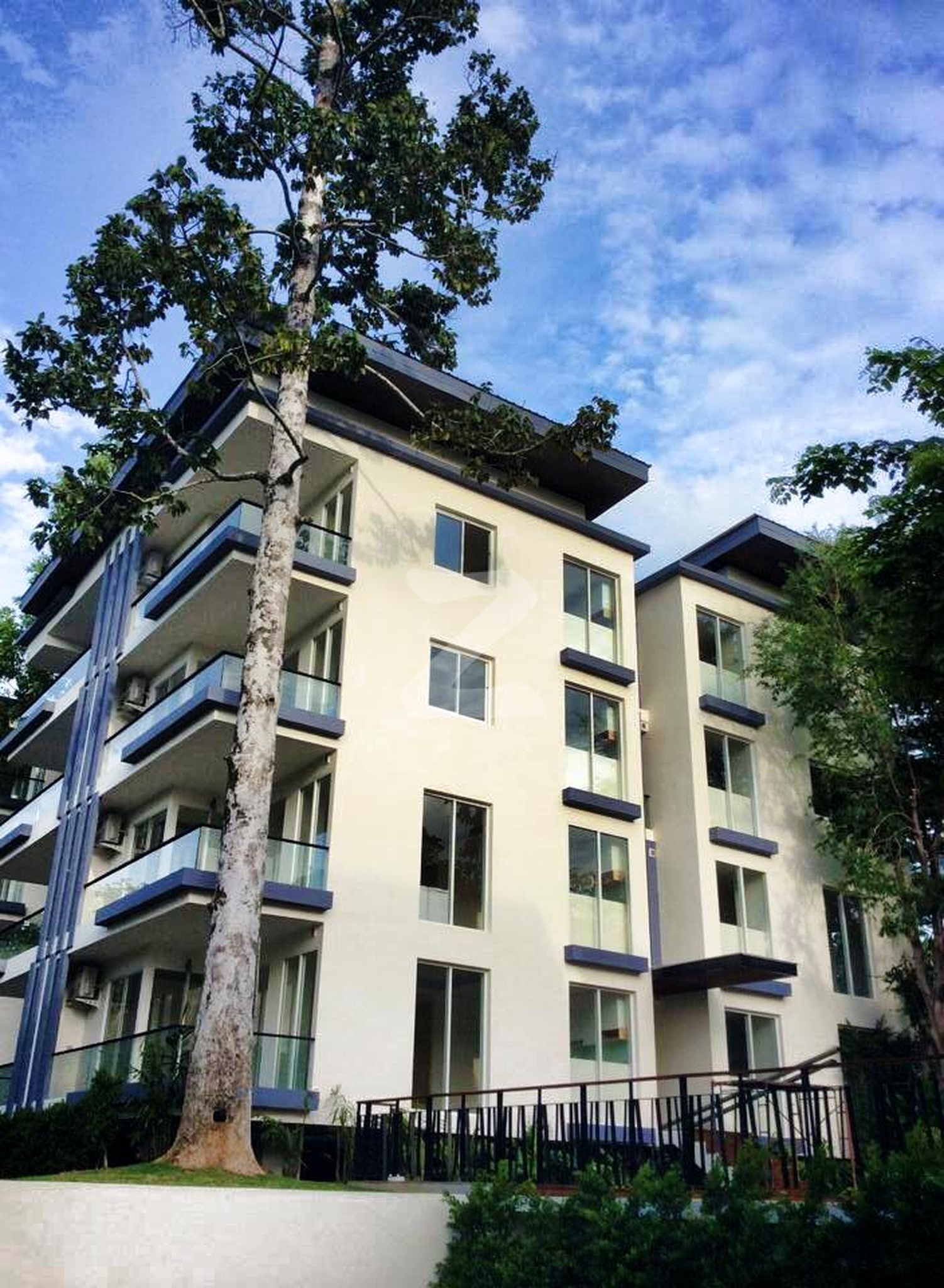 อาคารคอนโด 2 เดอะ บลิว คอนโดมิเนียม เฉวง สมุย The Bleu Condominium Chaweng Samui