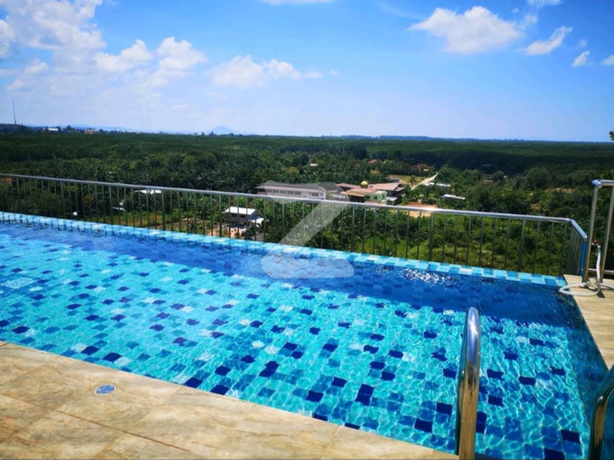 ดิ โอโซน คอนโดมิเนียม The Ozone Condominium