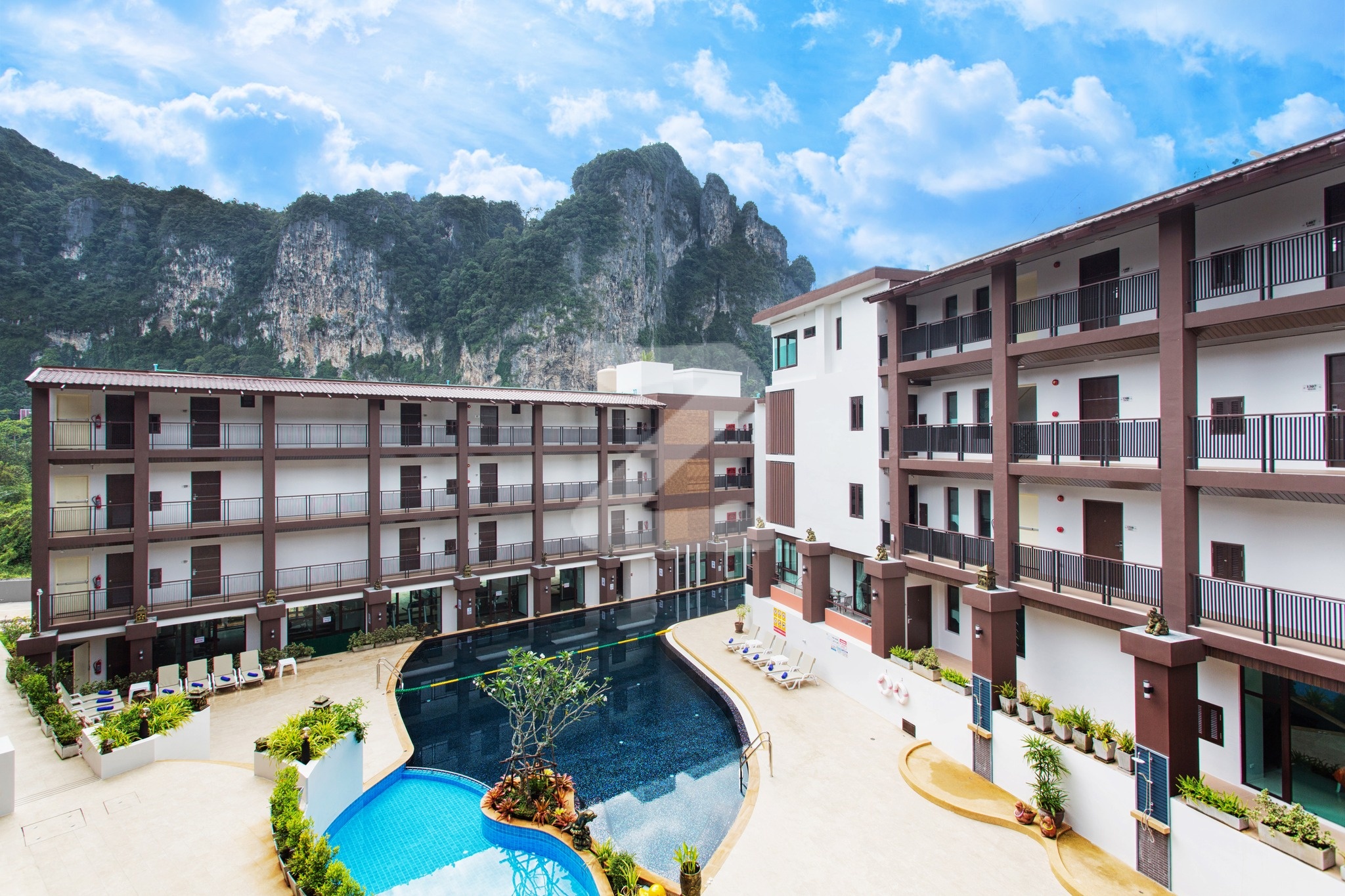 เดอะ ลายไทย ลักซูรี่ คอนโดมิเนียม The Lai Thai Luxury Condominiums