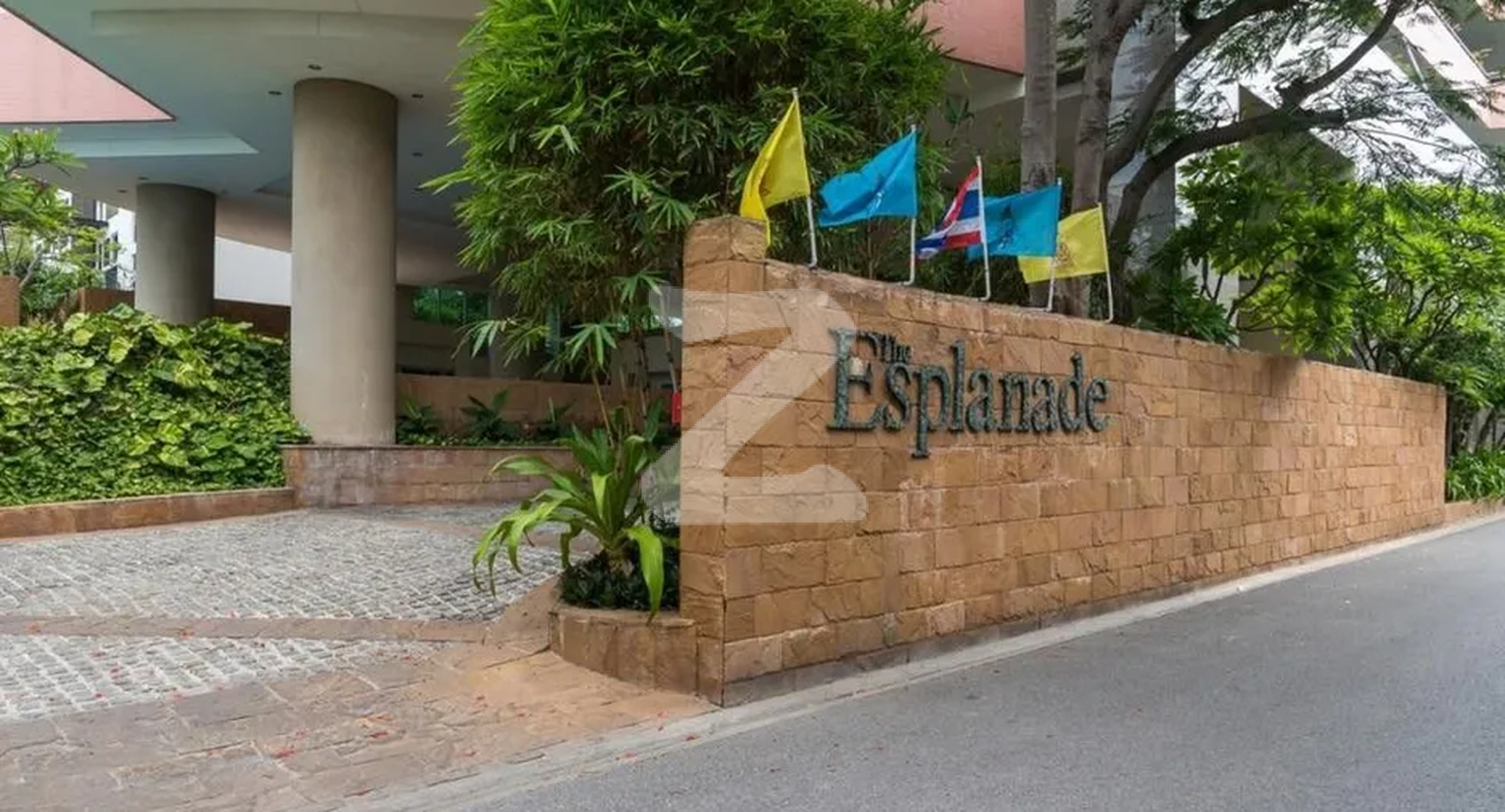 เดอะ เอสแพลนเนด คอนโดมิเนียม The Esplanade Condominium