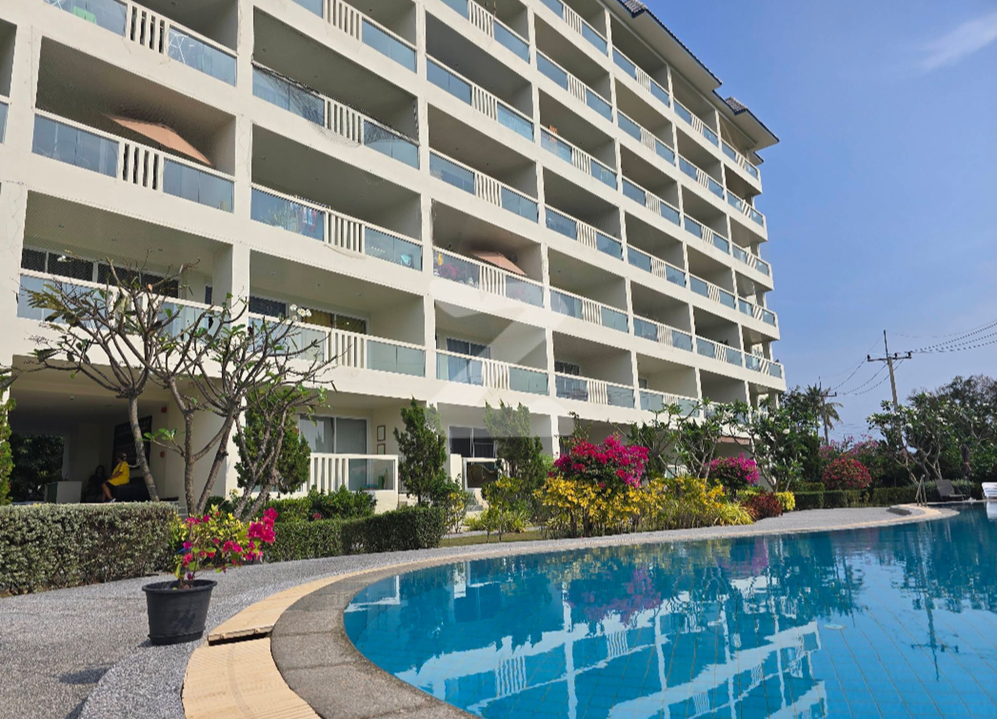 อาคารคอนโด บลูมารีน คอนโดมิเนียม Blue Marine Condominium