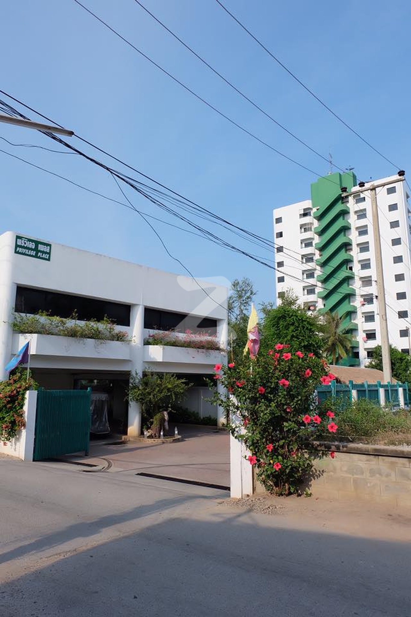 พรีวิเลจเพลส คอนโดมิเนียม Privilege Place Condominium
