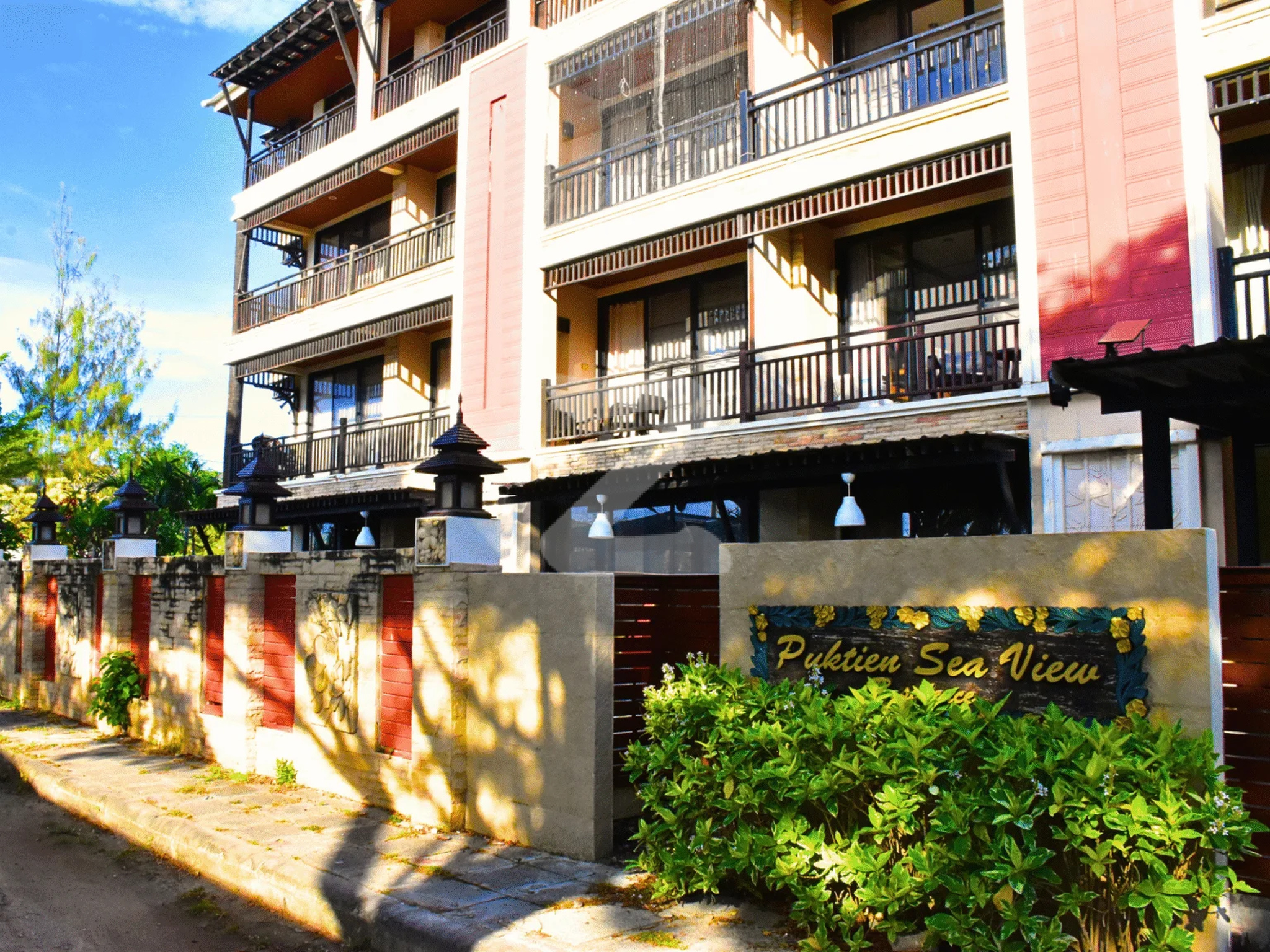 ปึกเตียนซีวิว คอนโดเทล Puk Tian Sea View Condotel
