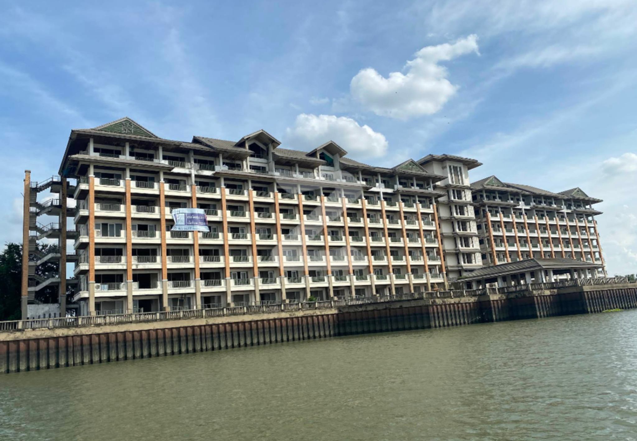 ลานเทคอนโดมิเนียม Lante Condominium