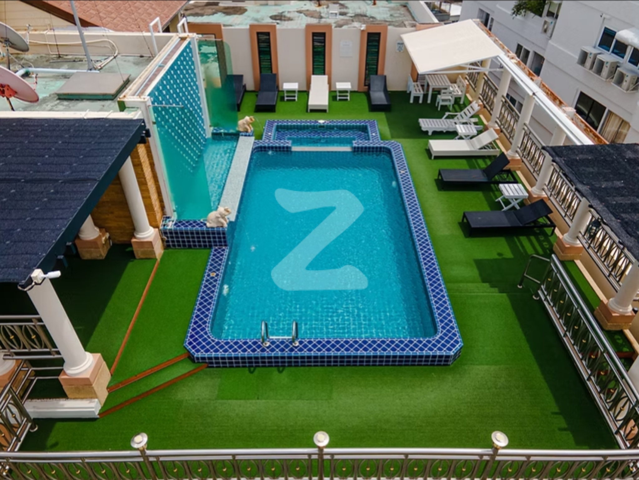 เดอะ ไวท์เฮ้าส์ คอนโดเทล The Whitehouse Condotel