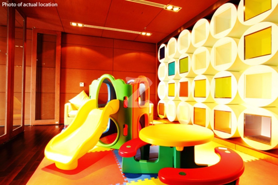ดิ เอ็มโพริโอ เพลส The Emporio Place