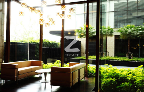 ดิ เอ็มโพริโอ เพลส The Emporio Place