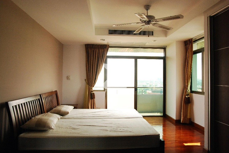เลคชอร์ นอร์ท คอนโดมิเนียม นิชดาธานี Lakeshore North Condominium Nichada Thani