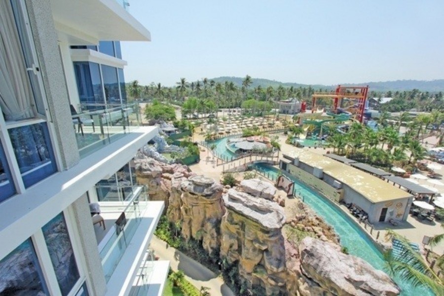 เวสท์แซนด์ คอนโดมิเนียม West Sands Condominium